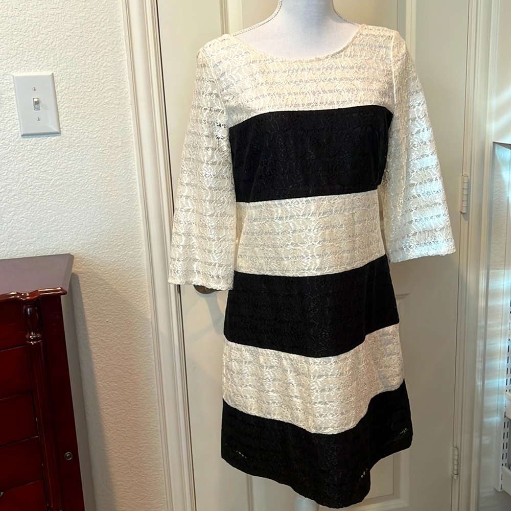 Jessica Simpson size 8 lace dress.